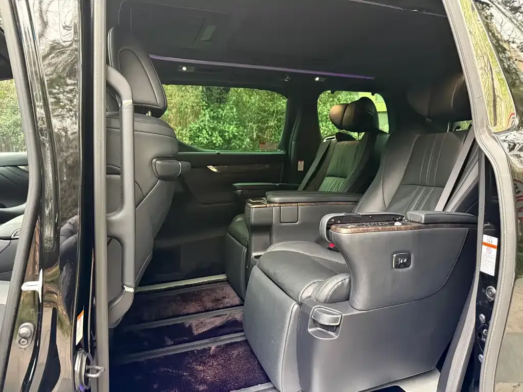 Toyota Alphard 2022 из CN, фото 4