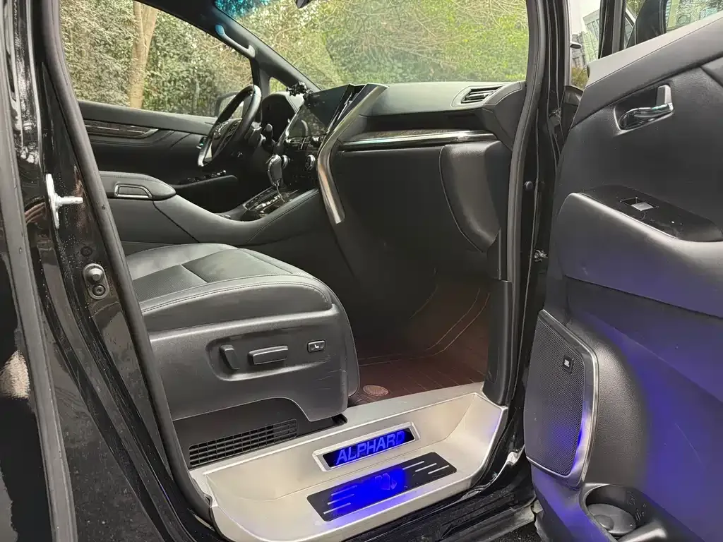 Toyota Alphard 2022 из CN, фото 3