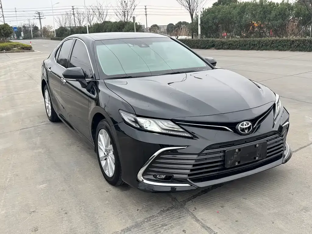 Toyota Camry — фото 5
