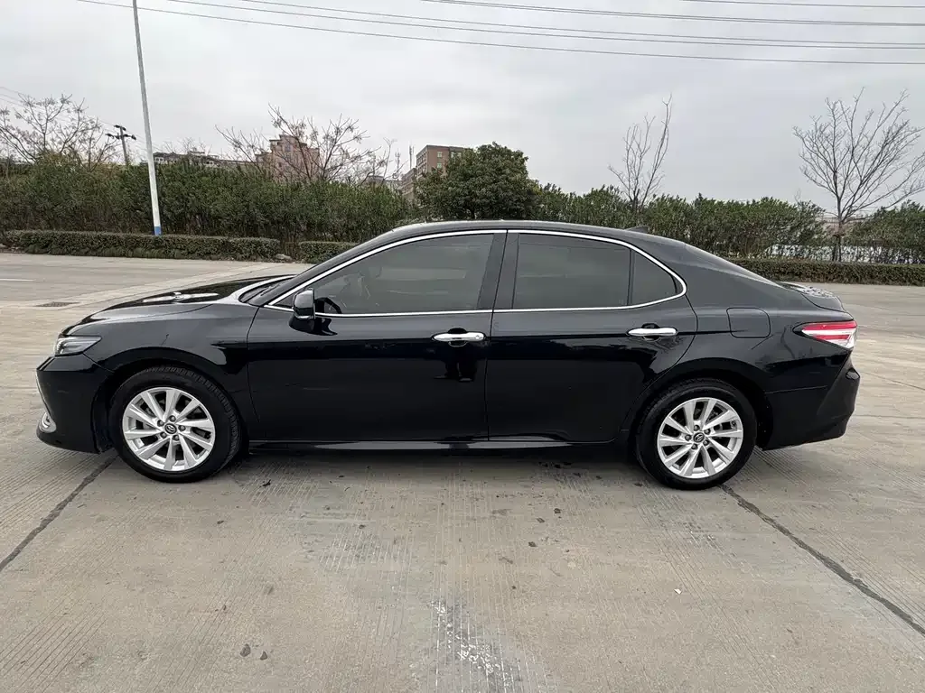 Toyota Camry — фото 3