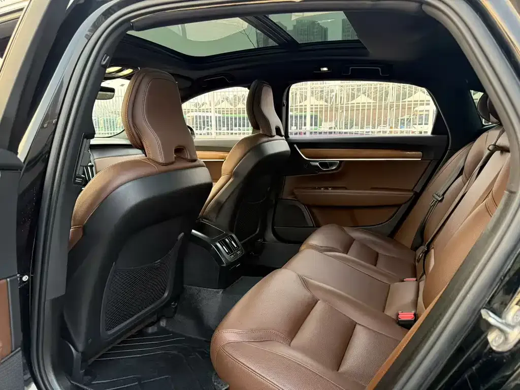 Volvo S90 2022 из CN, фото 8