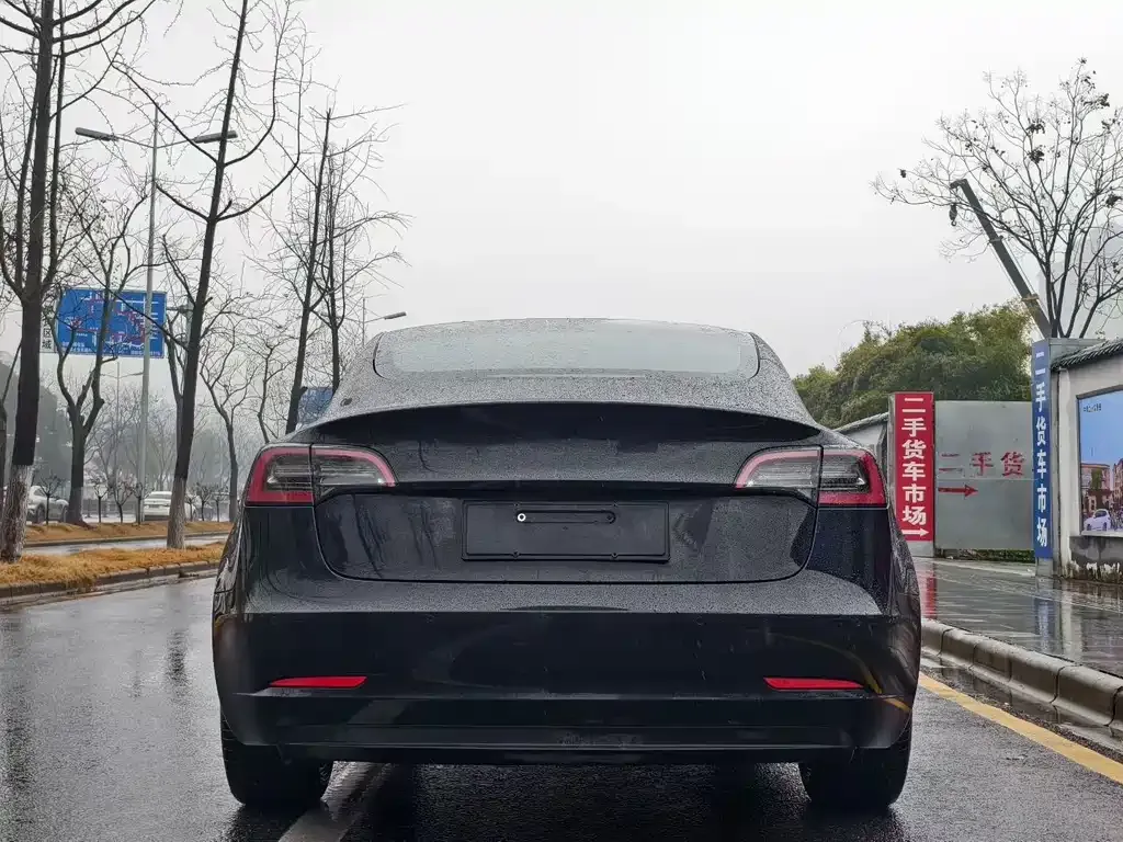 Tesla Model 3 — фото 7