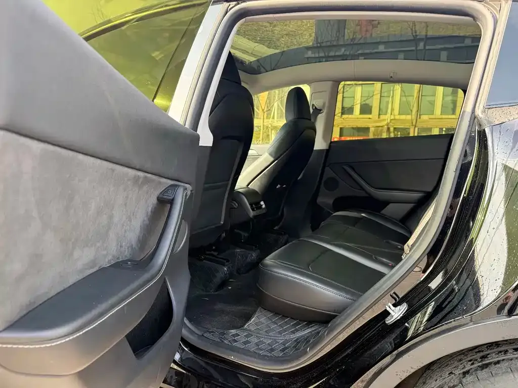Tesla Model Y 2024 из CN, фото 3