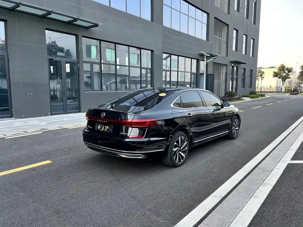 Volkswagen Passat 2023 из CN, фото 9