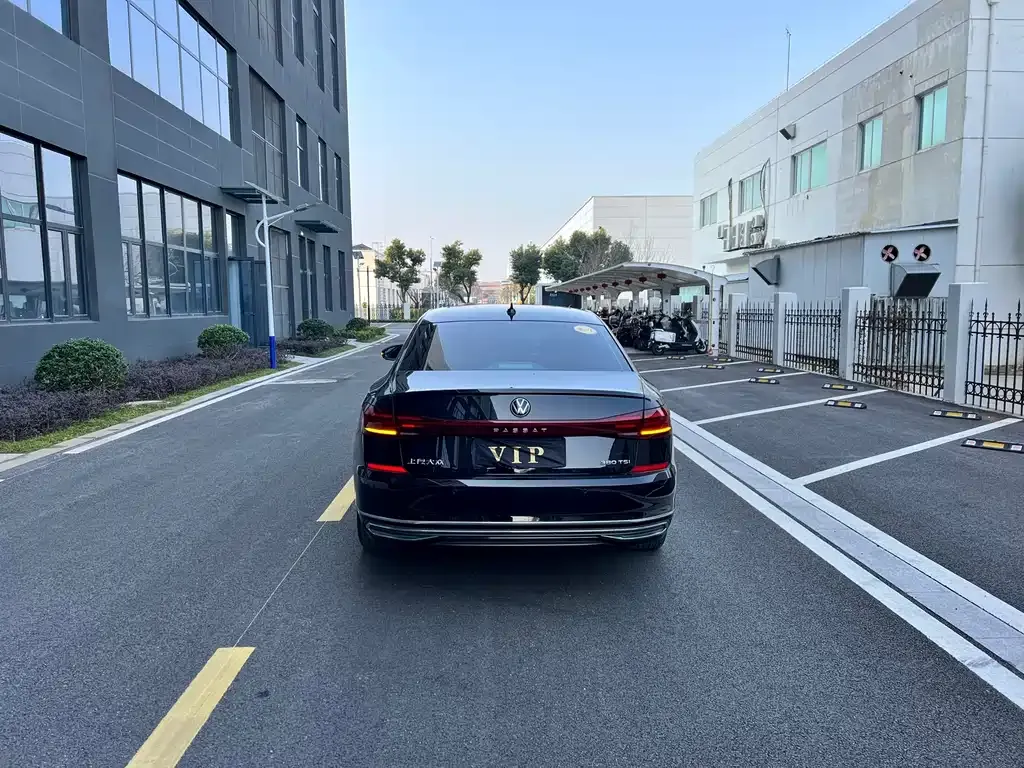 Volkswagen Passat 2023 из CN, фото 2