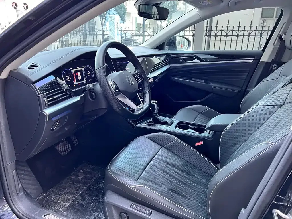 Volkswagen Passat 2023 из CN, фото 7