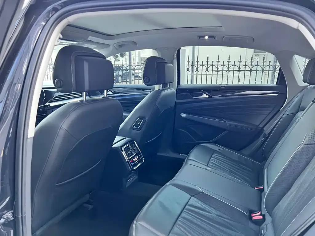Volkswagen Passat 2023 из CN, фото 3
