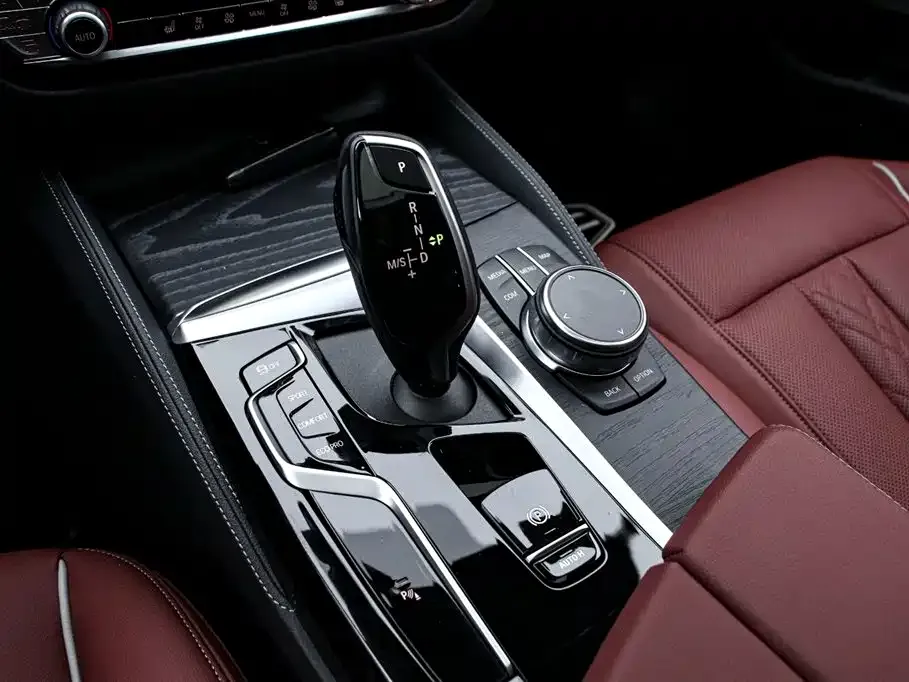 BMW 5 Series — фото 5