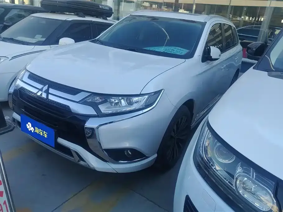 Mitsubishi Outlander 2023 из CN, фото 1