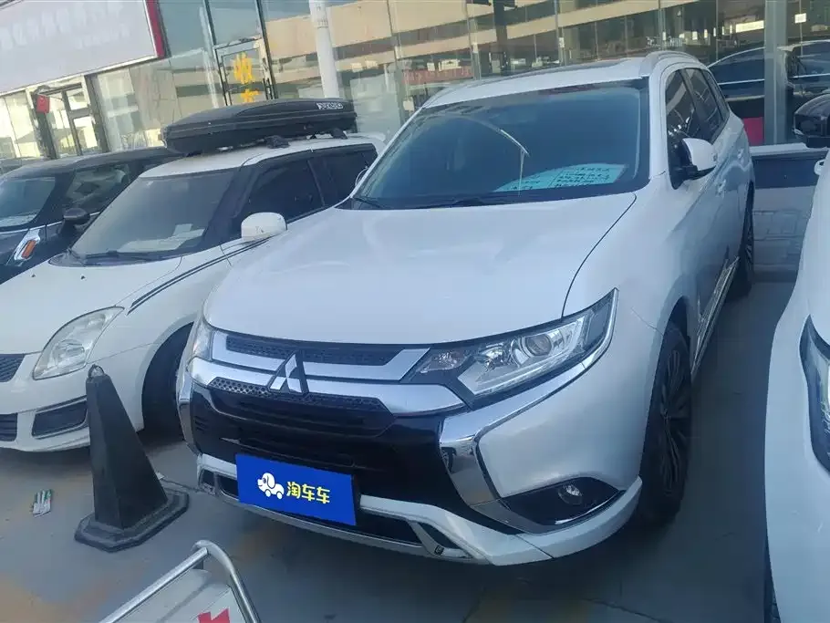 Mitsubishi Outlander 2023 из CN, фото 8