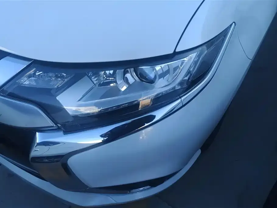 Mitsubishi Outlander 2023 из CN, фото 2