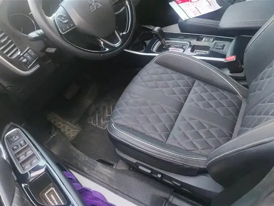 Mitsubishi Outlander 2023 из CN, фото 10