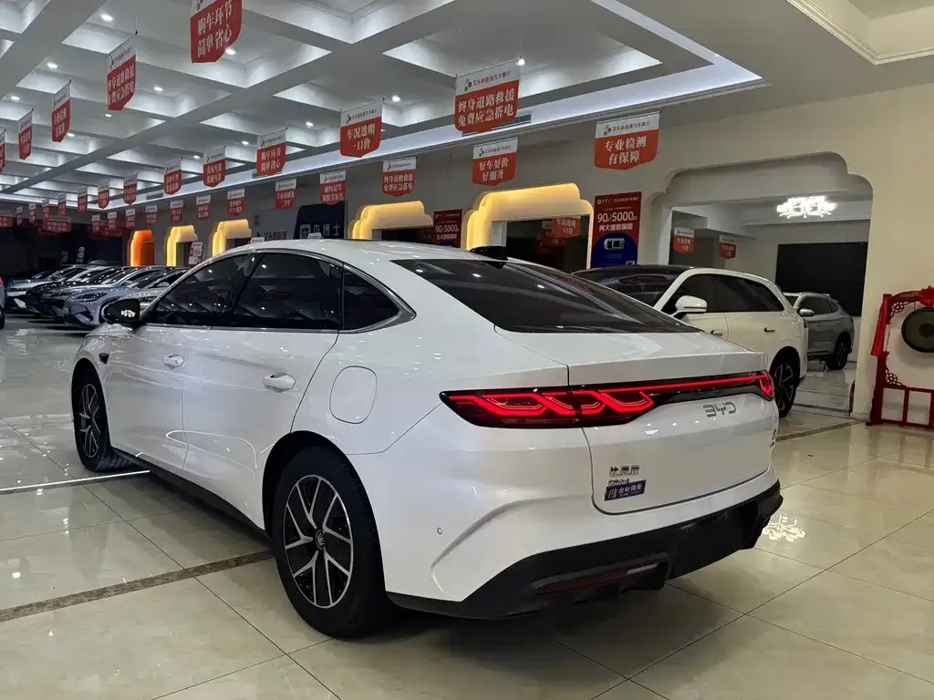 BYD Qin L — фото 10