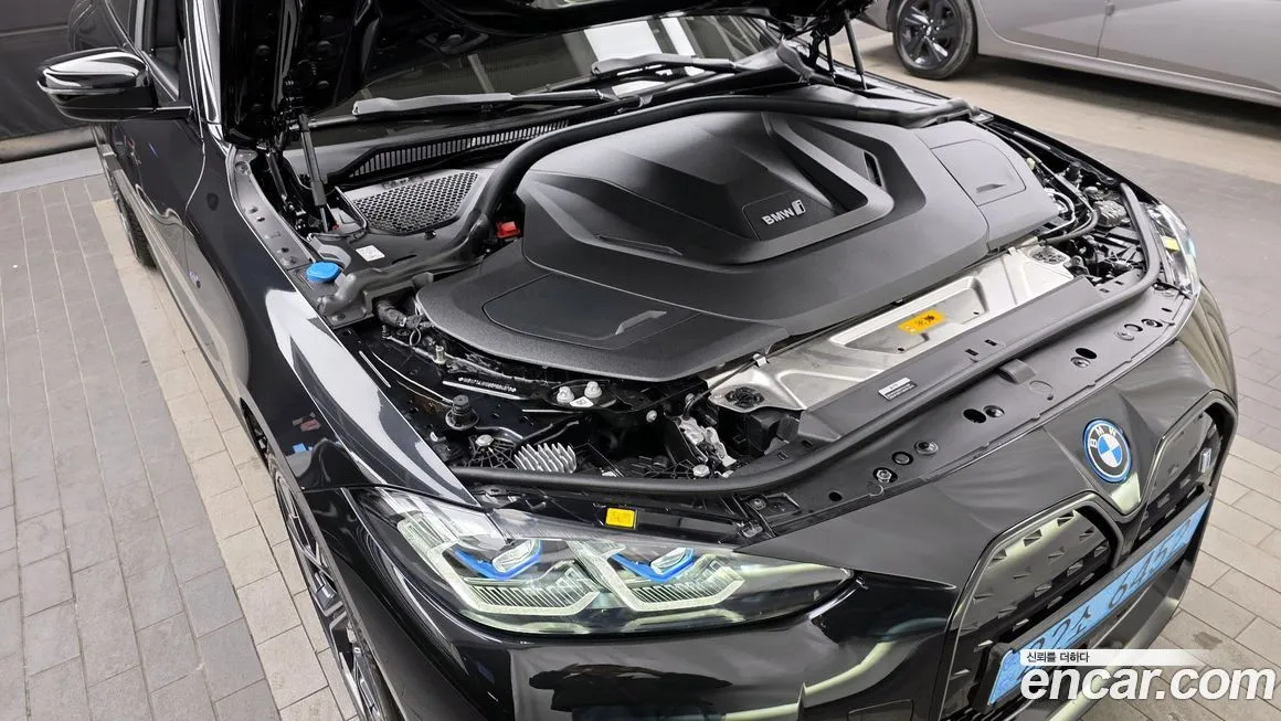 BMW i4 — фото 7