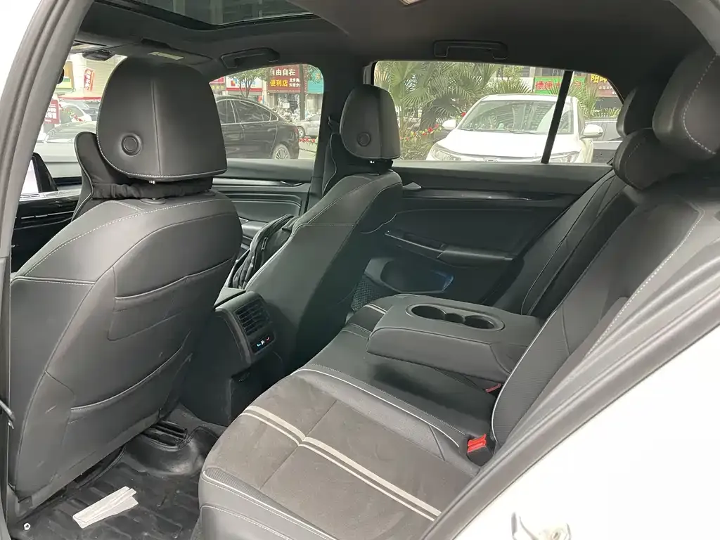 Volkswagen Golf 2022 из CN, фото 5