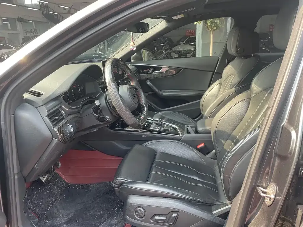 Audi A4L 2023 из CN, фото 3
