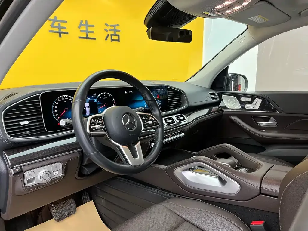 Mercedes-Benz GLS — фото 5