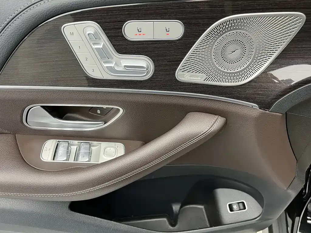 Mercedes-Benz GLS — фото 7