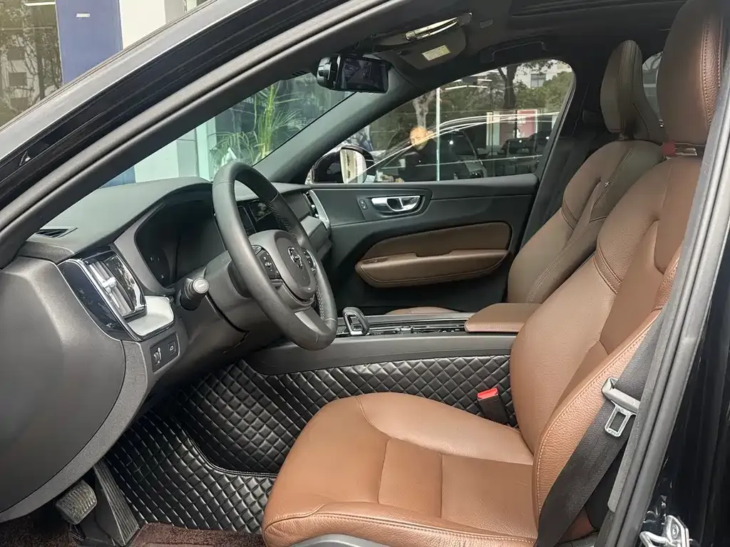 Volvo XC60 2022 из CN, фото 2