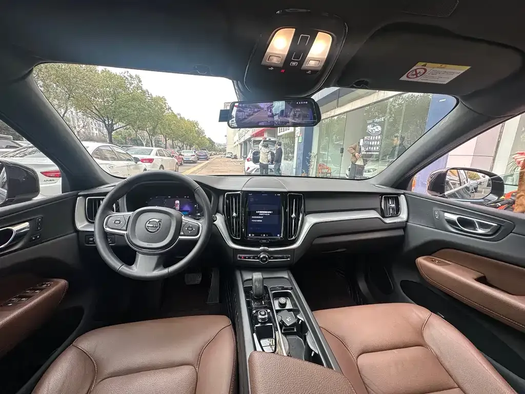 Volvo XC60 2022 из CN, фото 4