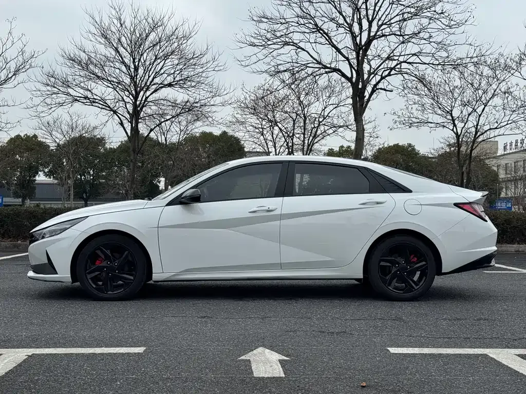 Hyundai Elantra — фото 9