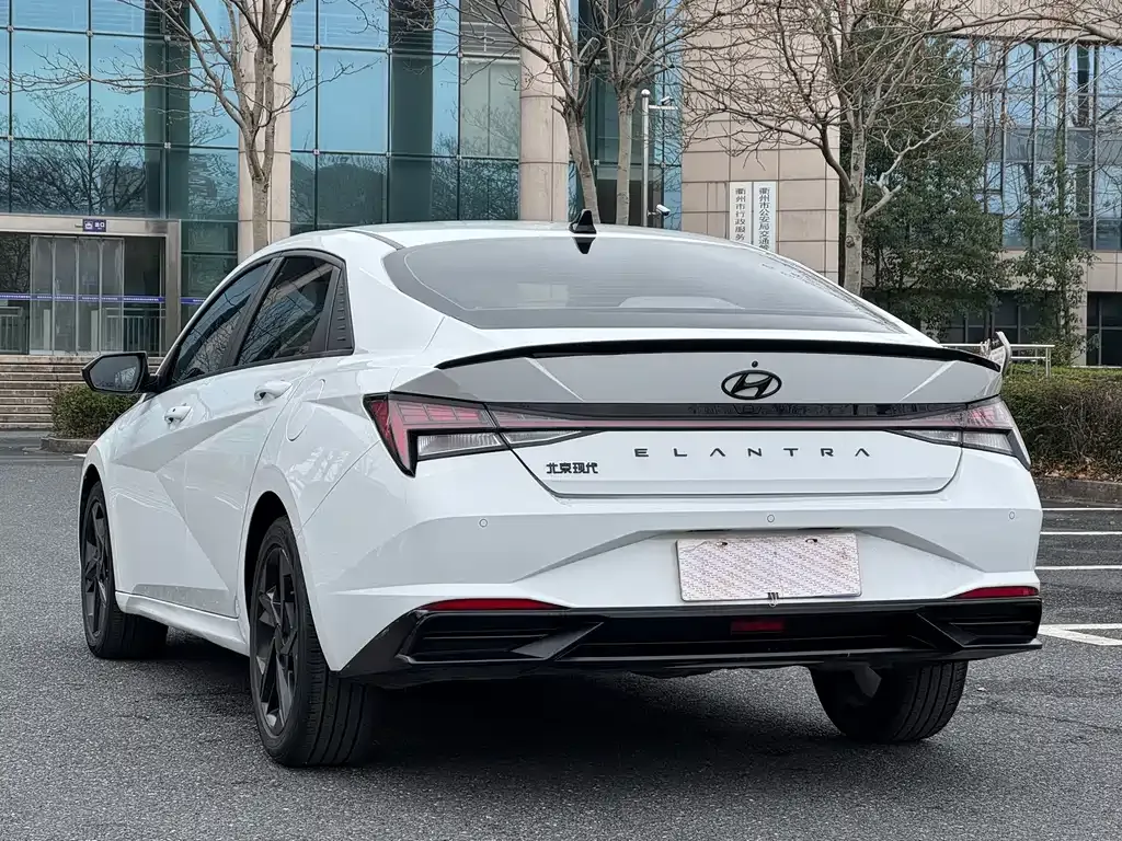 Hyundai Elantra — фото 8