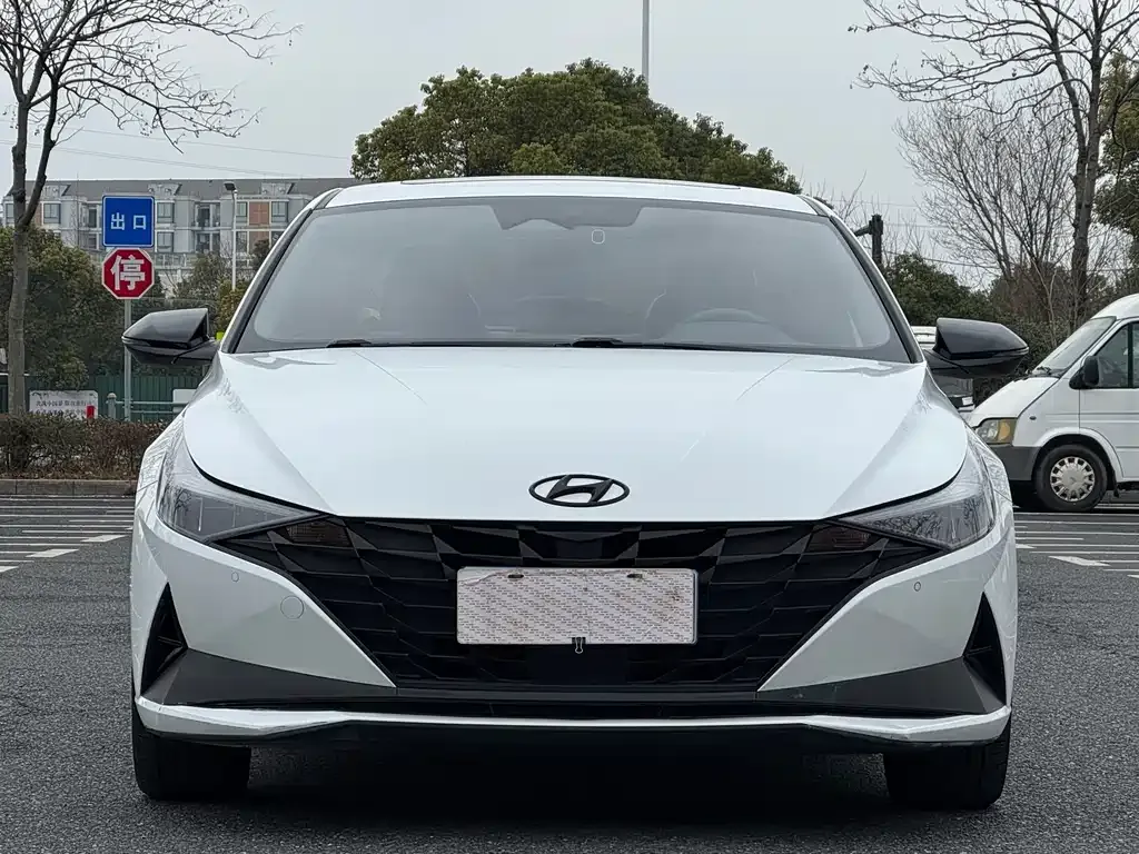 Hyundai Elantra — фото 5