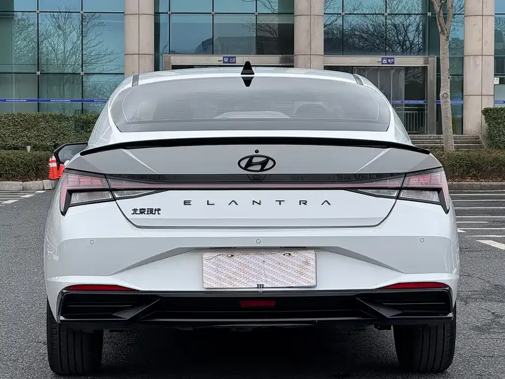 Hyundai Elantra — фото 6