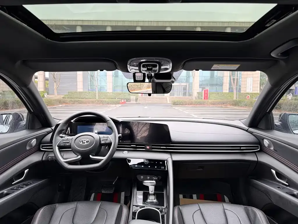 Hyundai Elantra — фото 7