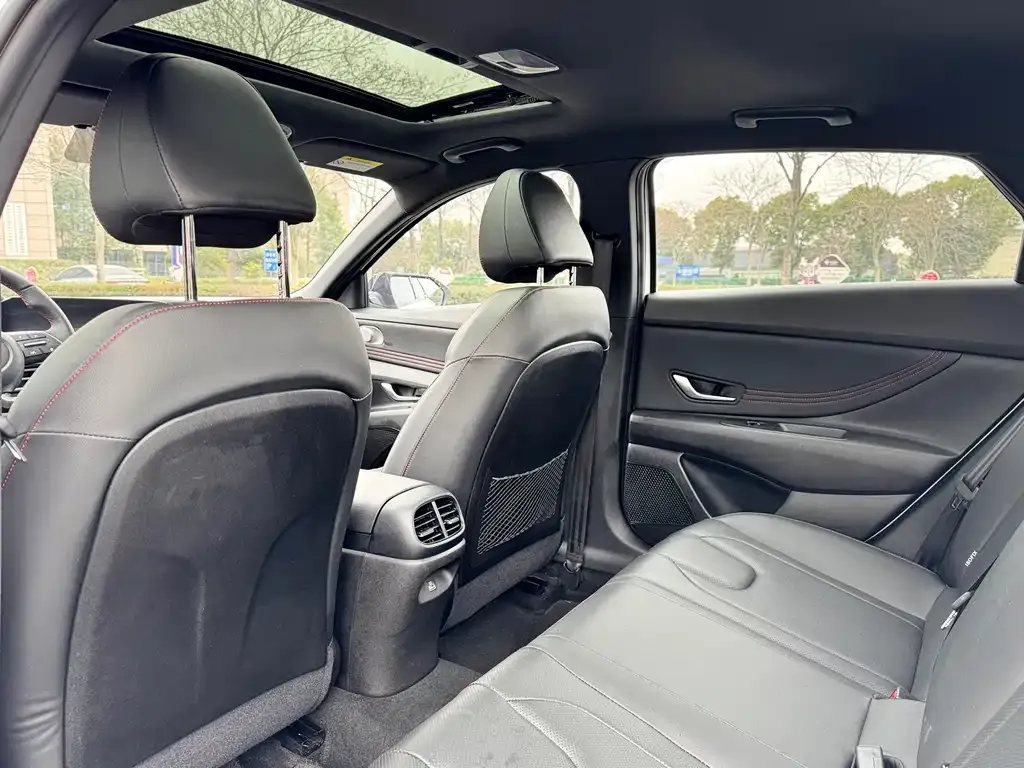 Hyundai Elantra — фото 4