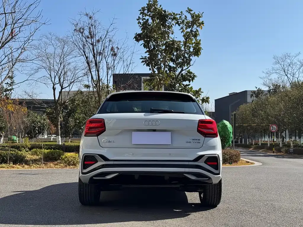 Audi Q2L 2023 из CN, фото 4