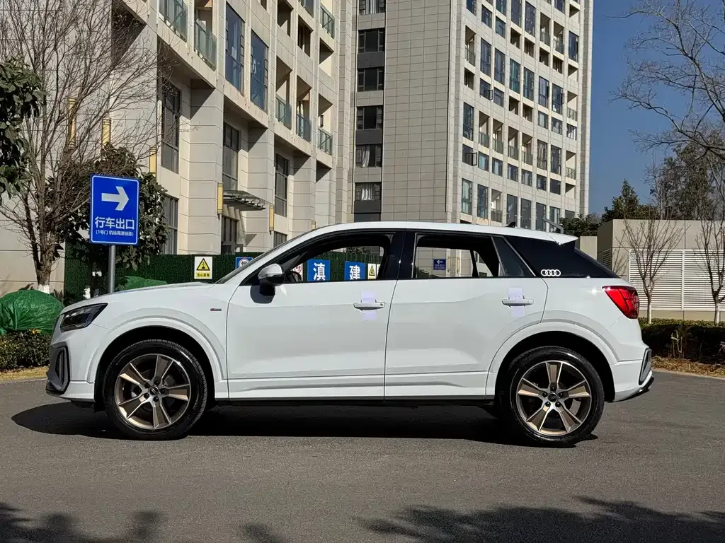 Audi Q2L 2023 из CN, фото 10