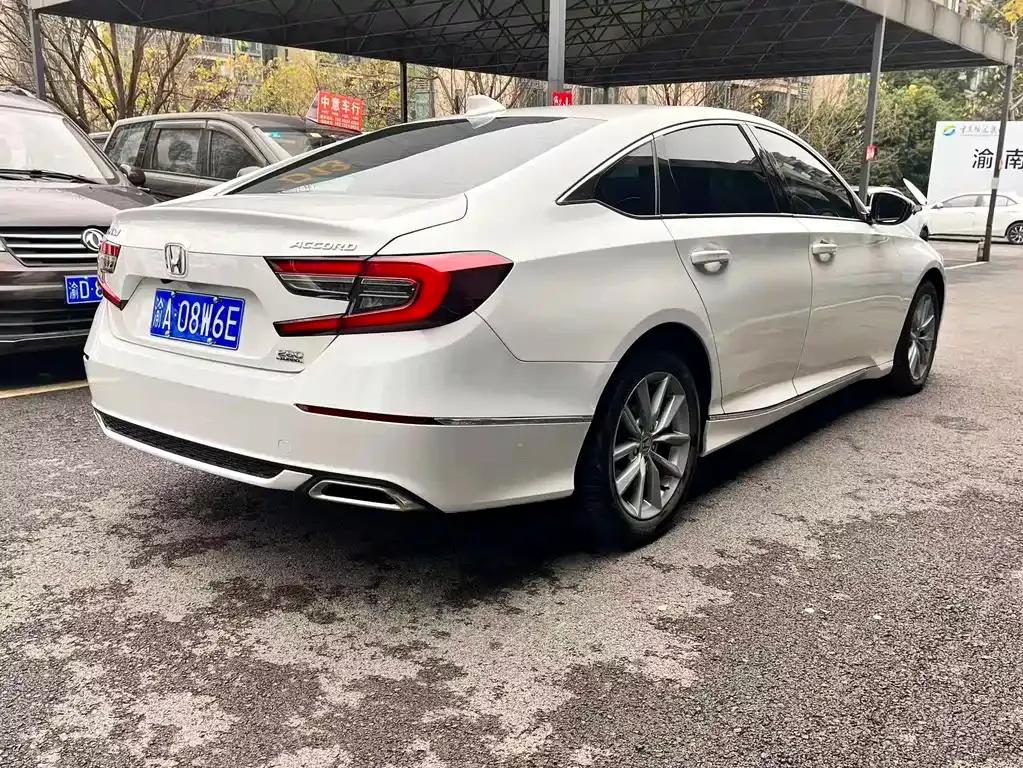 Honda Accord — фото 8