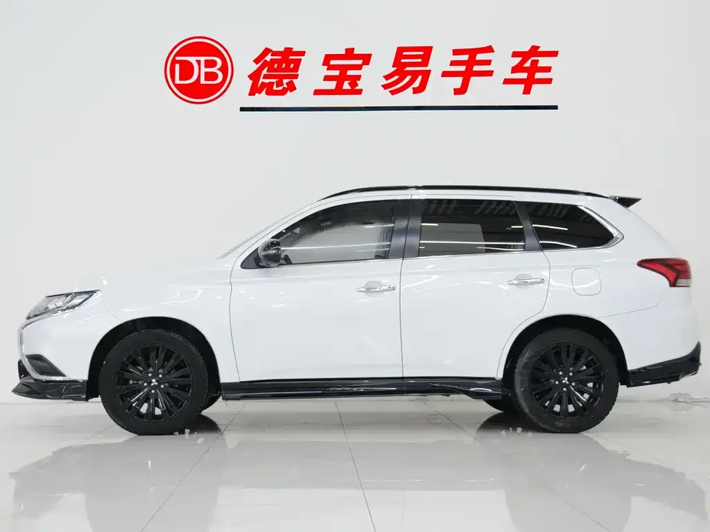 Mitsubishi Outlander 2023 из CN, фото 3