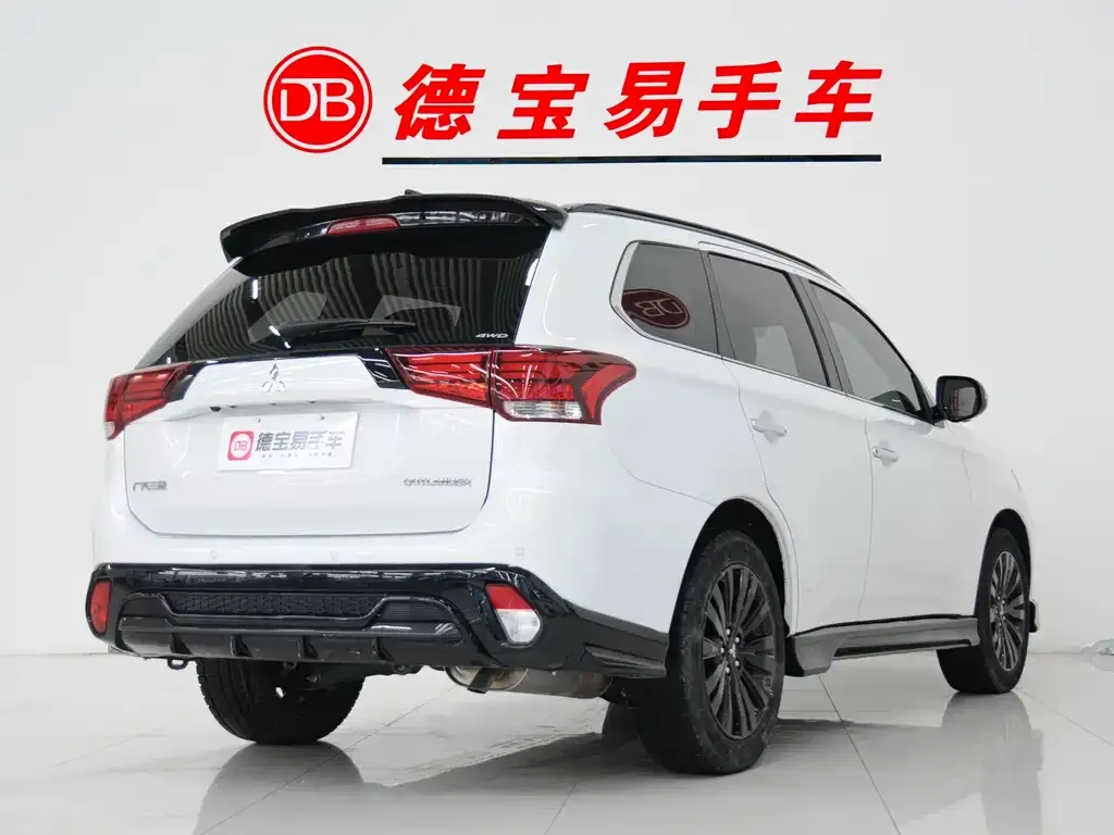 Mitsubishi Outlander 2023 из CN, фото 5