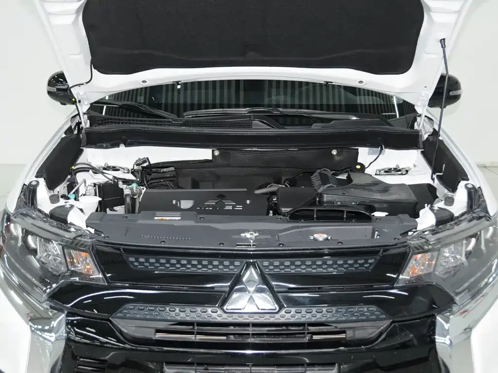 Mitsubishi Outlander 2023 из CN, фото 10