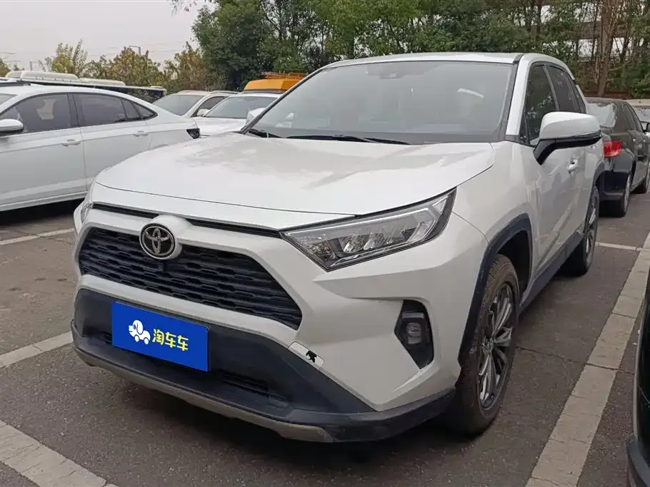 Toyota RAV4 2023 из CN, фото 1