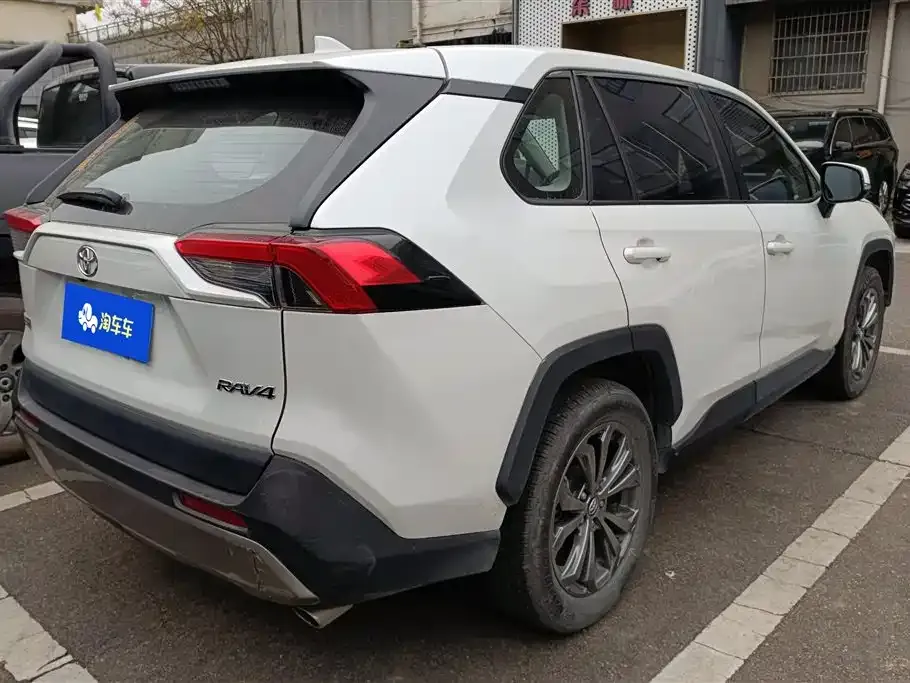 Toyota RAV4 2023 из CN, фото 4