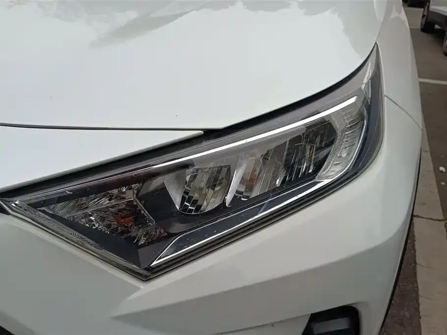 Toyota RAV4 2023 из CN, фото 2
