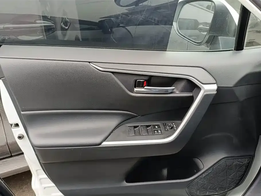Toyota RAV4 2023 из CN, фото 5