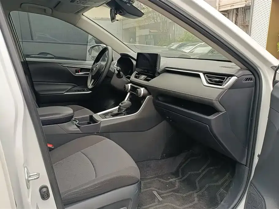 Toyota RAV4 2023 из CN, фото 6