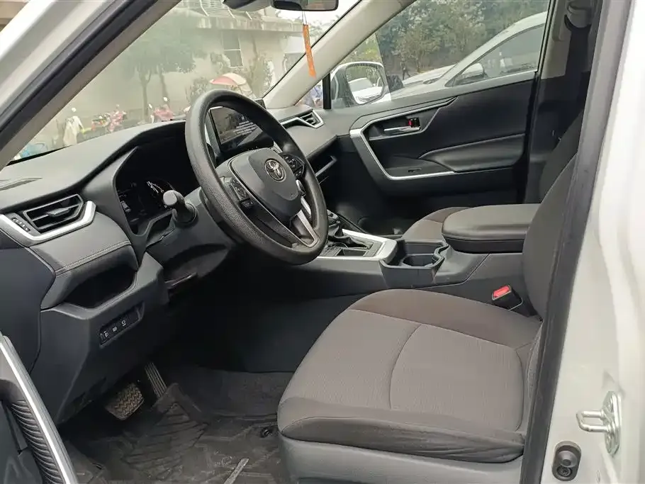 Toyota RAV4 2023 из CN, фото 7