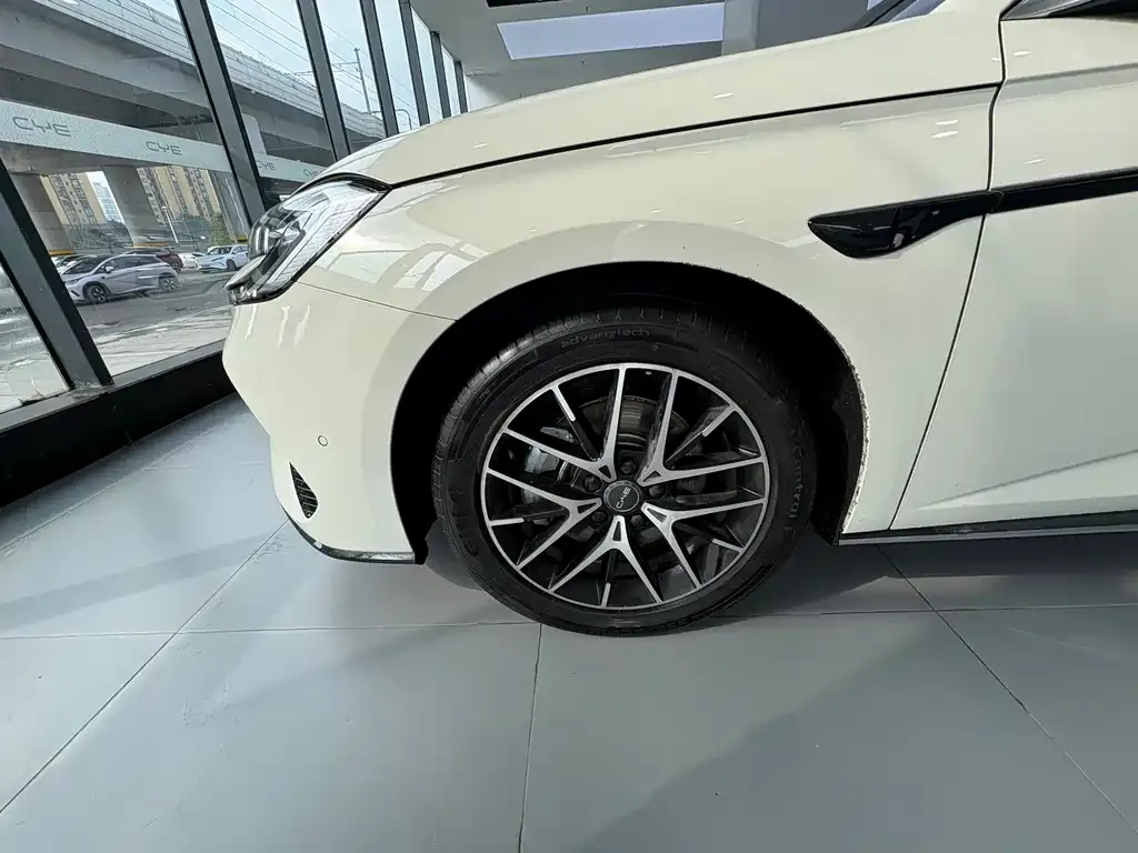 BYD Seal 07 DM-i — фото 3