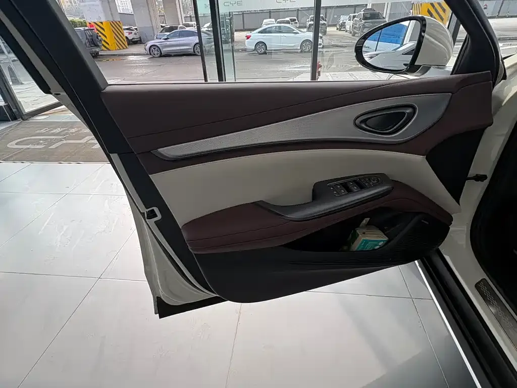 BYD Seal 07 DM-i — фото 2
