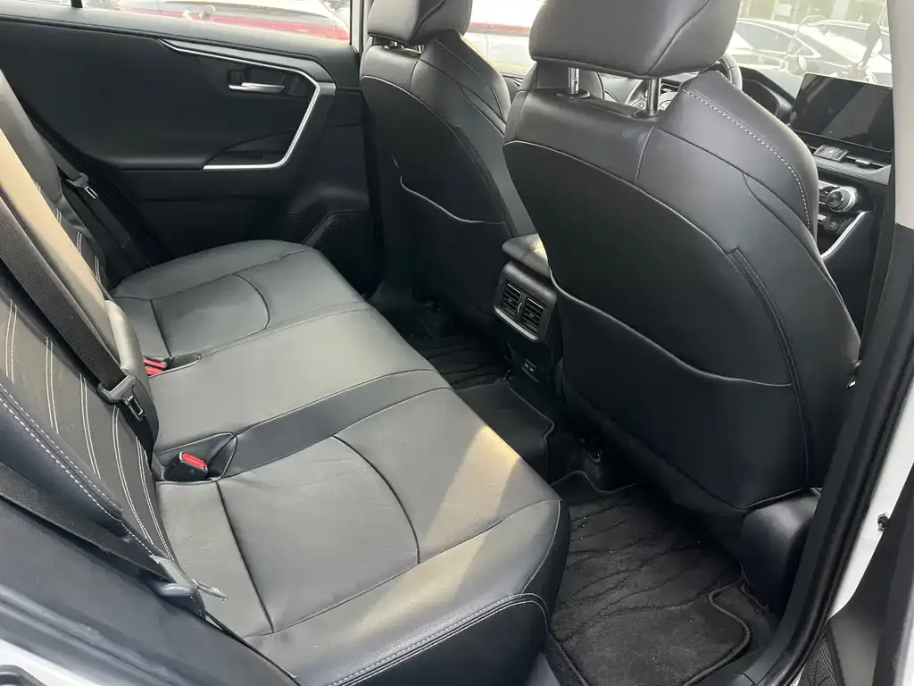 Toyota Wildlander 2023 из CN, фото 5