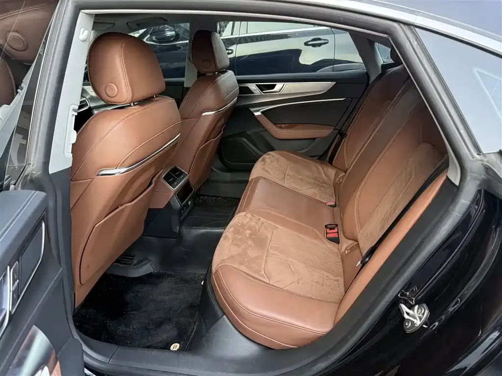 Audi A7L 2024 из CN, фото 6