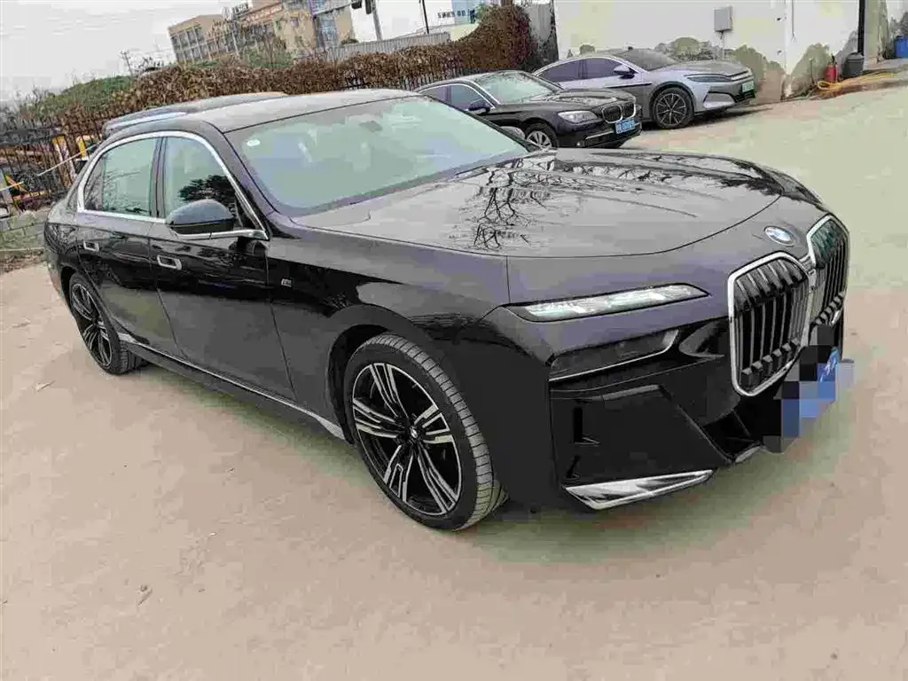 BMW 7 Series — фото 1