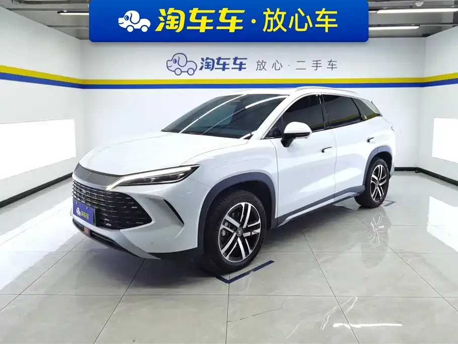 BYD L DM-i — фото 1
