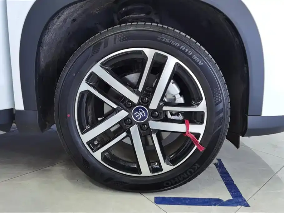 BYD L DM-i — фото 10