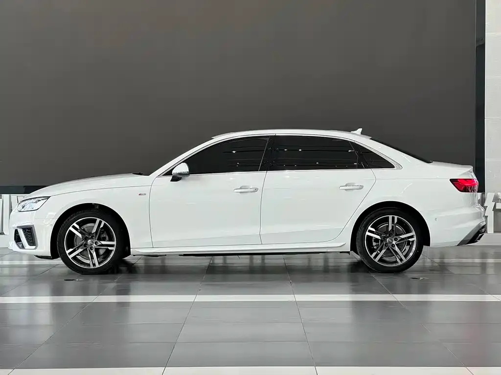 Audi A4L — фото 2